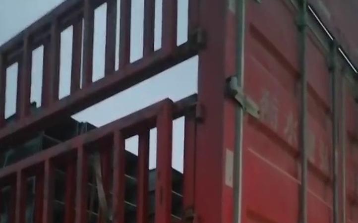 想知道 電纜橋架價(jià)格應(yīng)該是多少一米，是按重量算的嗎？